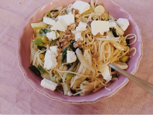 Vegetarisk pasta med spenat och valnötter – With Yasmin